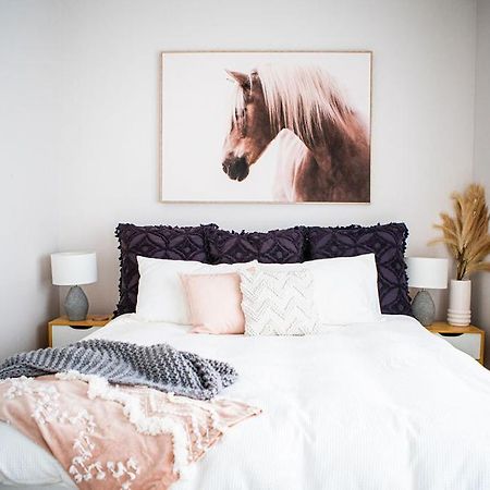 Rustling Oaks Nz Boho Pool House Hotell Cambridge Eksteriør bilde