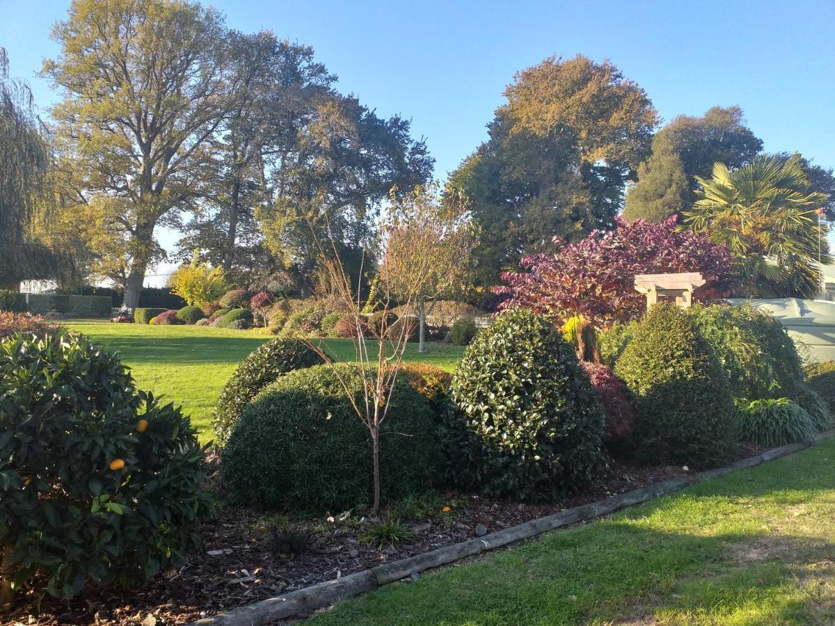 Rustling Oaks Nz Boho Pool House Hotell Cambridge Eksteriør bilde