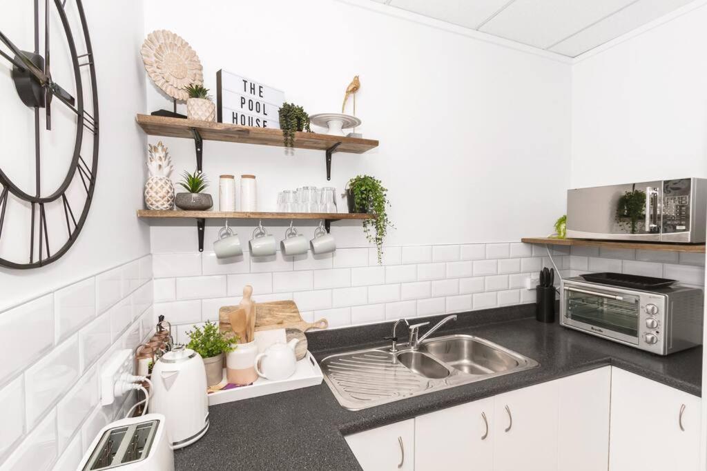 Rustling Oaks Nz Boho Pool House Hotell Cambridge Eksteriør bilde